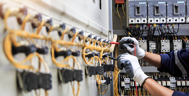 Professional Electrician technician working in Dalworthington Gardens, TX